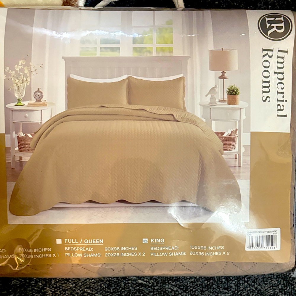 Tan Bedding Set King size
Quilt and 2 pillow shams in the set. 
Microfiber